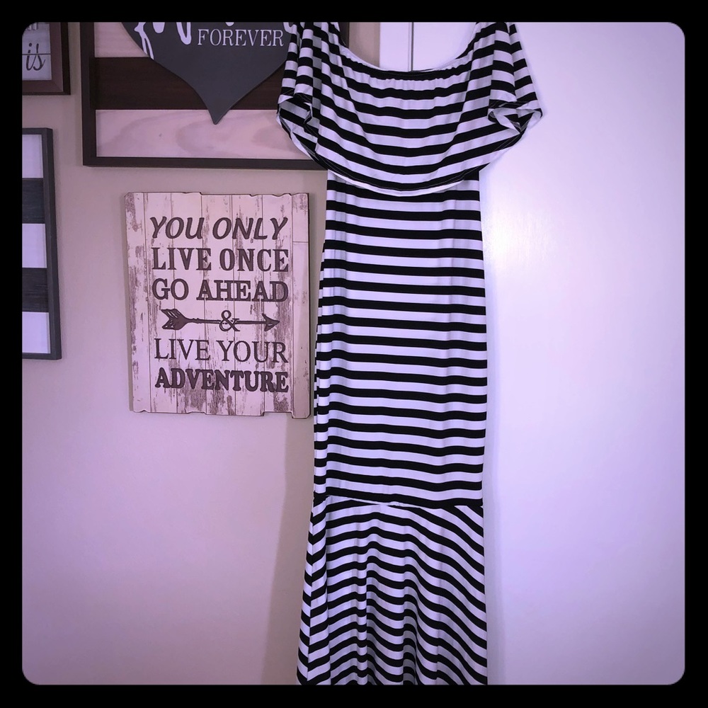 Black and White Striped Bodycon Mermaid Dr…